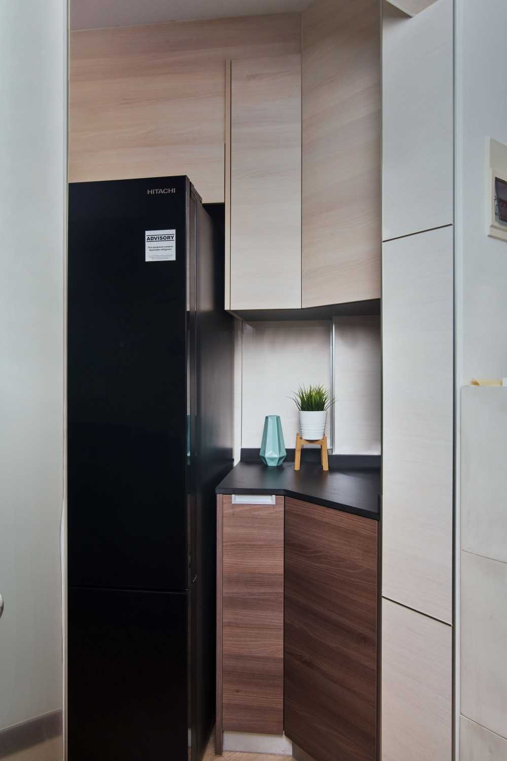 Contemporary Kitchen with Countertop and Cupboard