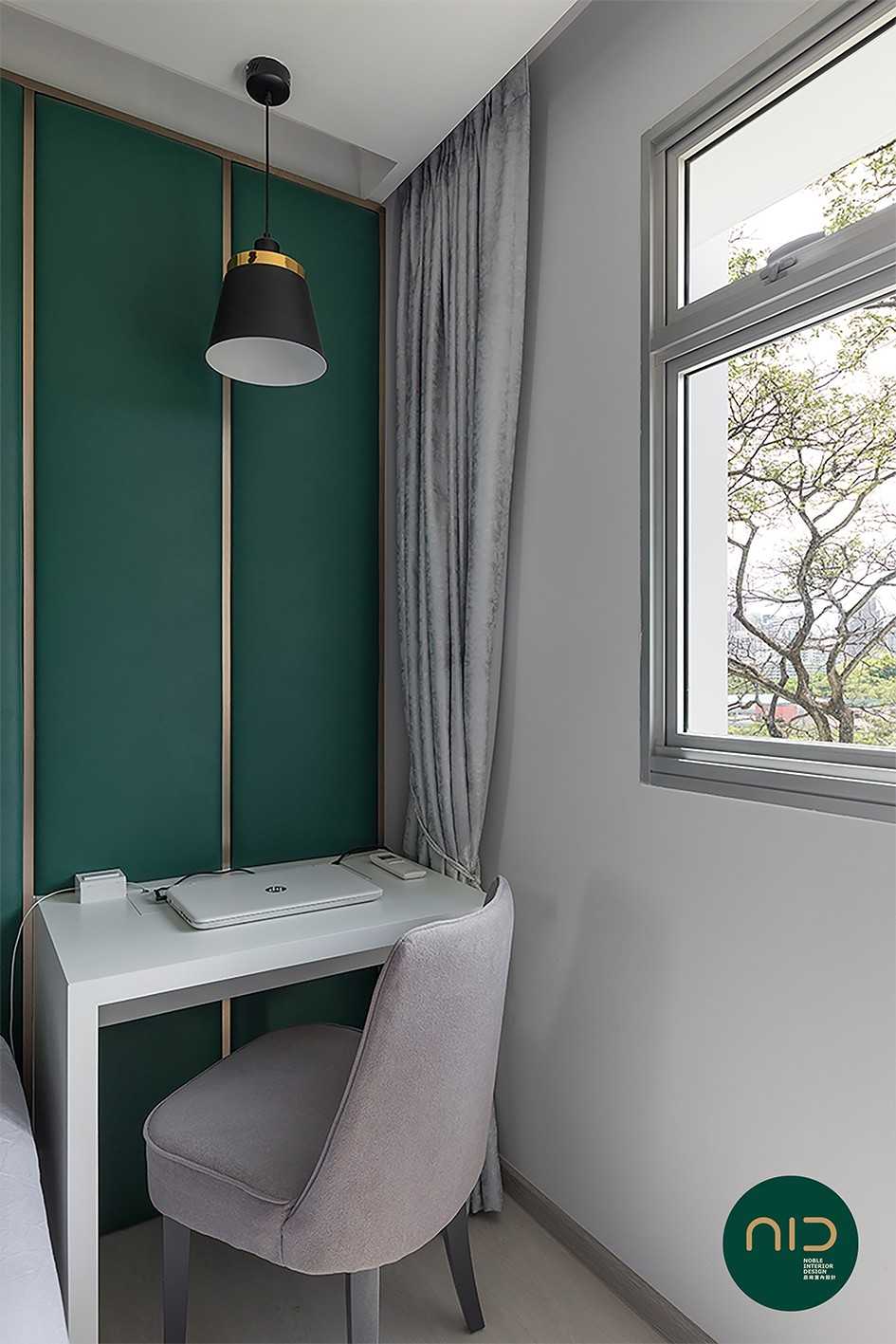 Modern Bedroom with Vinyl Flooring and Curtain