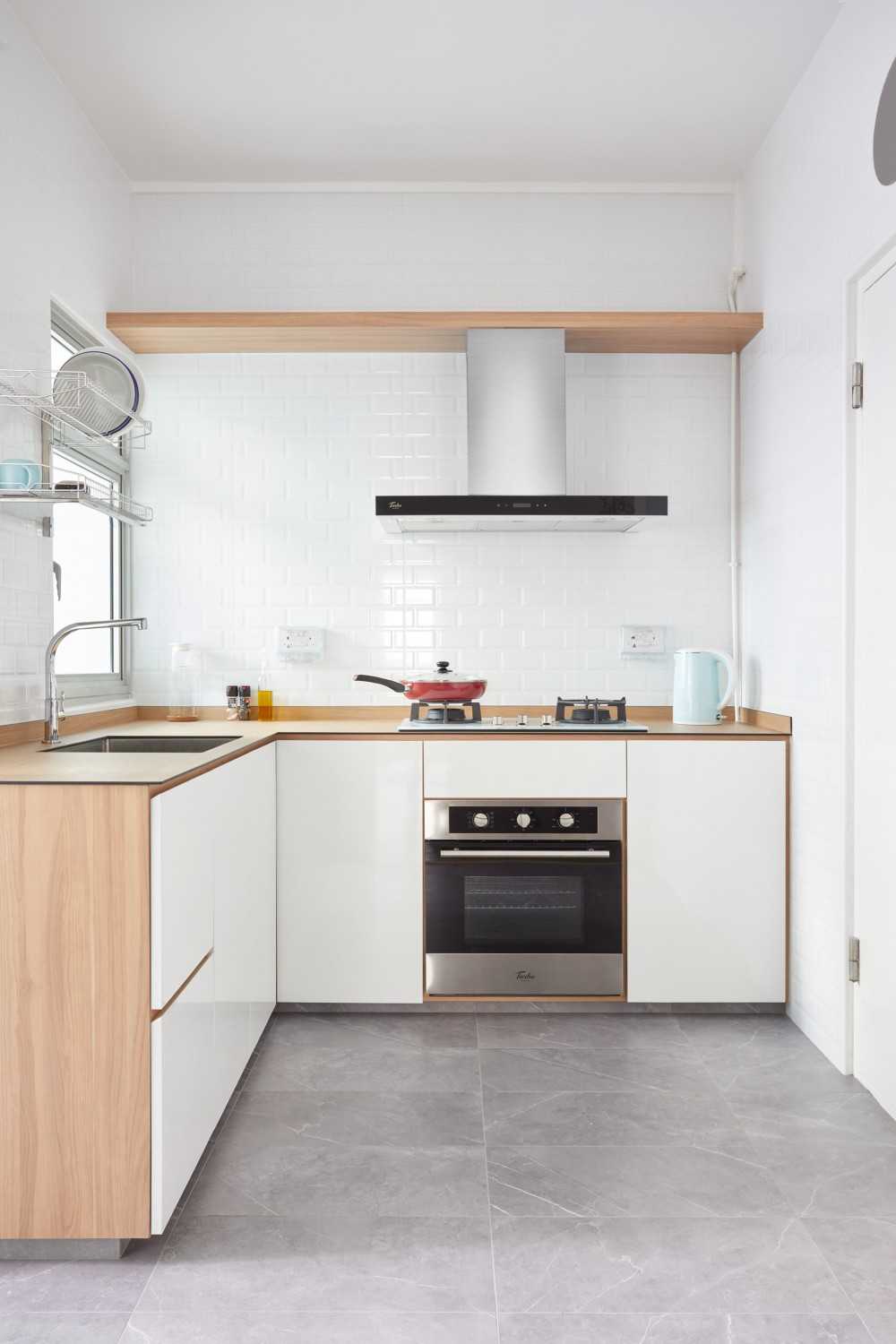 Minimalist Kitchen with Homogeneous Tiles and Kitchen Window