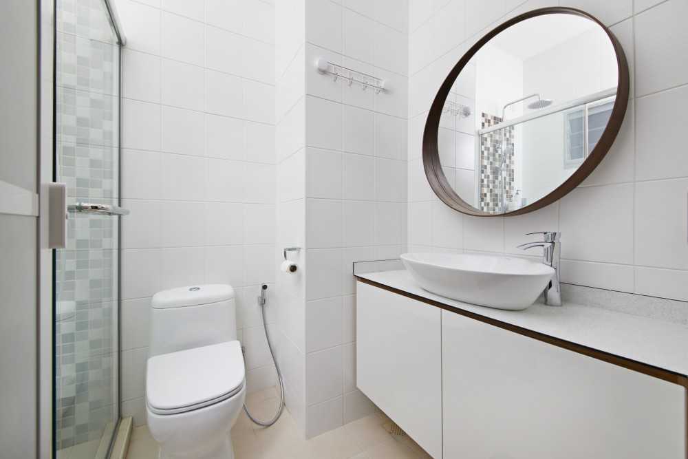 Minimalist Bathroom with Wood Flooring and Bathtub
