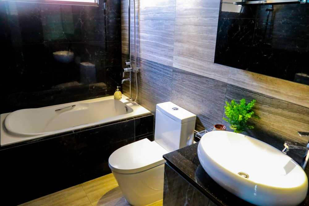 Modern Bathroom with Mirror and Shower Screen
