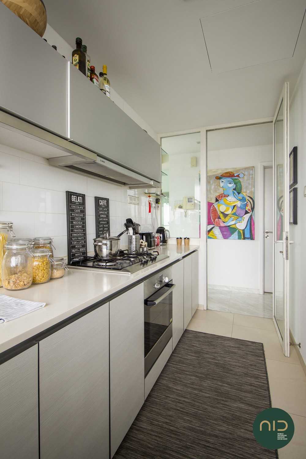 Modern Kitchen with Glass Door and Kitchen Accessories