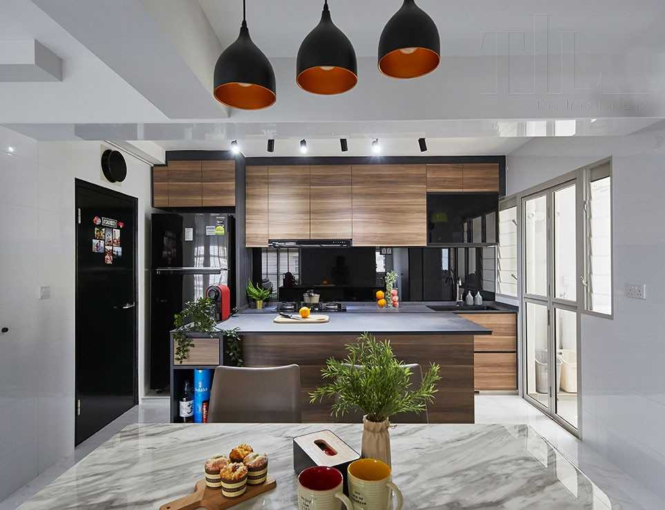 Modern Kitchen with Countertop and Homogeneous Tiles