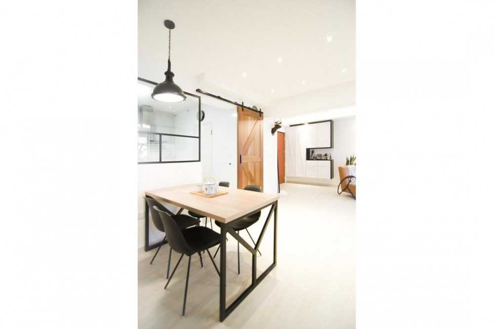 Eclectic Dining Room with Ceiling Light and Dining Table