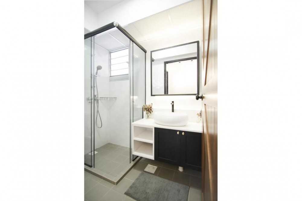 Eclectic Bathroom with Mirror and Bathroom Storage