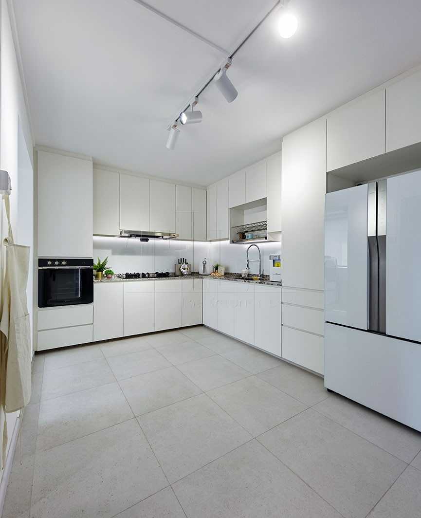 Scandinavian Kitchen with Countertop and Kitchen Backsplash