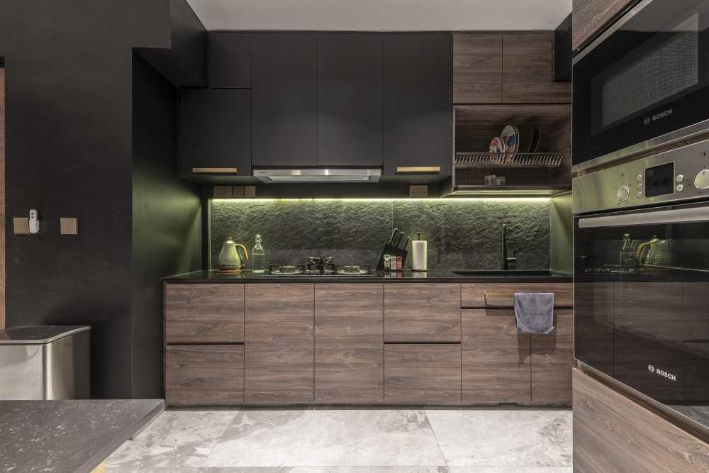 Contemporary Kitchen with Countertop and Homogeneous Tiles