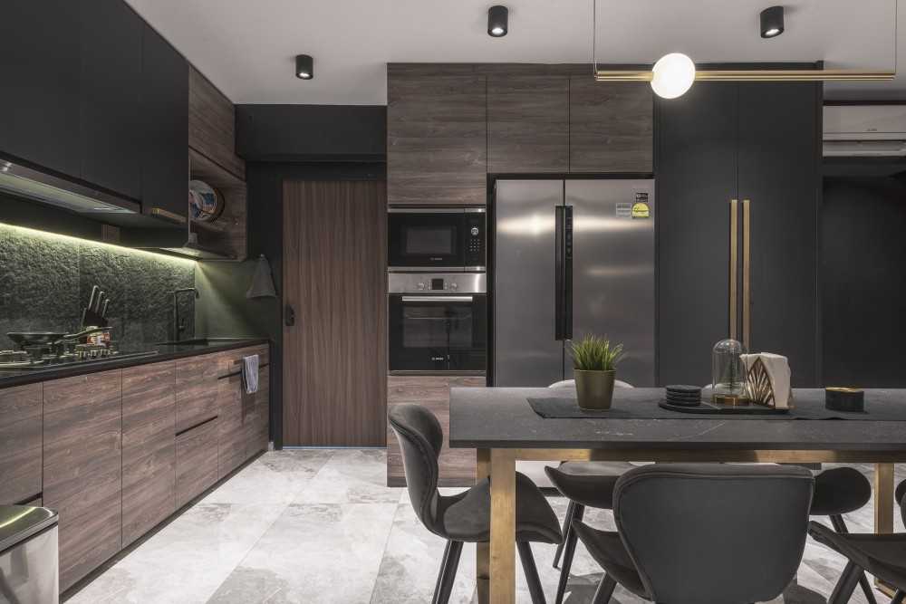 Contemporary Kitchen with Homogeneous Tiles and Open Kitchen
