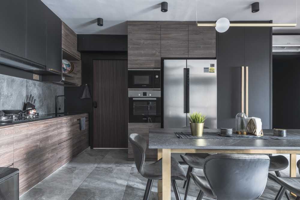 Contemporary Kitchen with Homogeneous Tiles and Kitchen Island