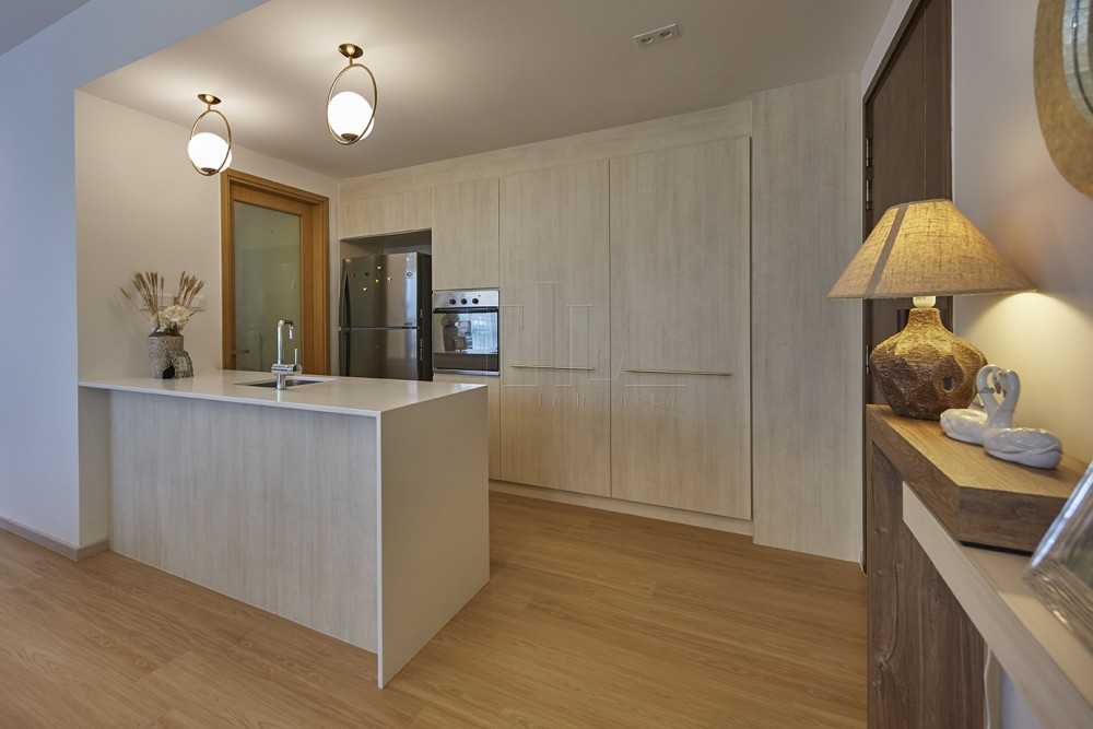 Minimalist Kitchen with Countertop and Wood Flooring