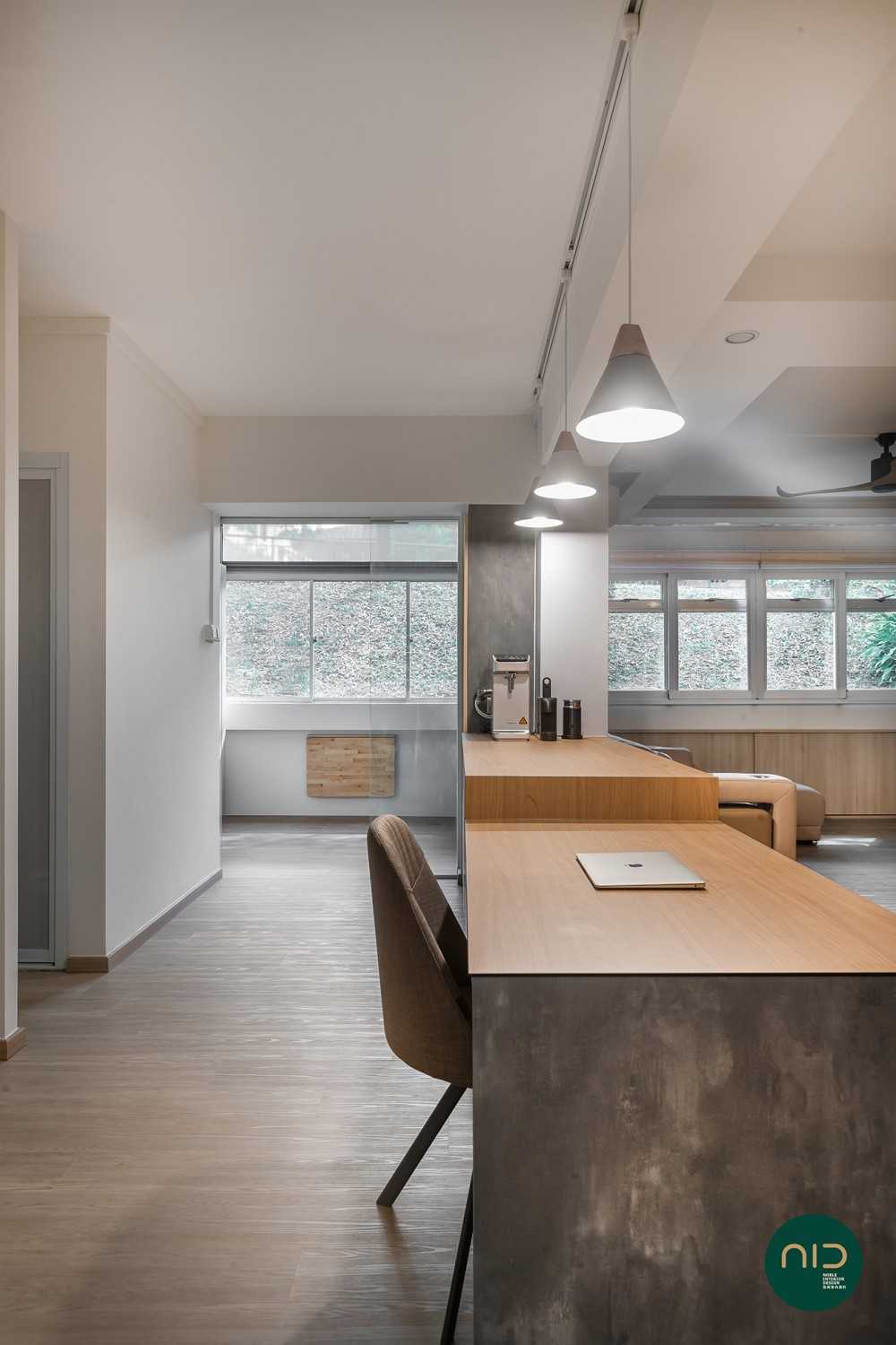 Modern Dining Room with Vinyl Flooring and Dining Table