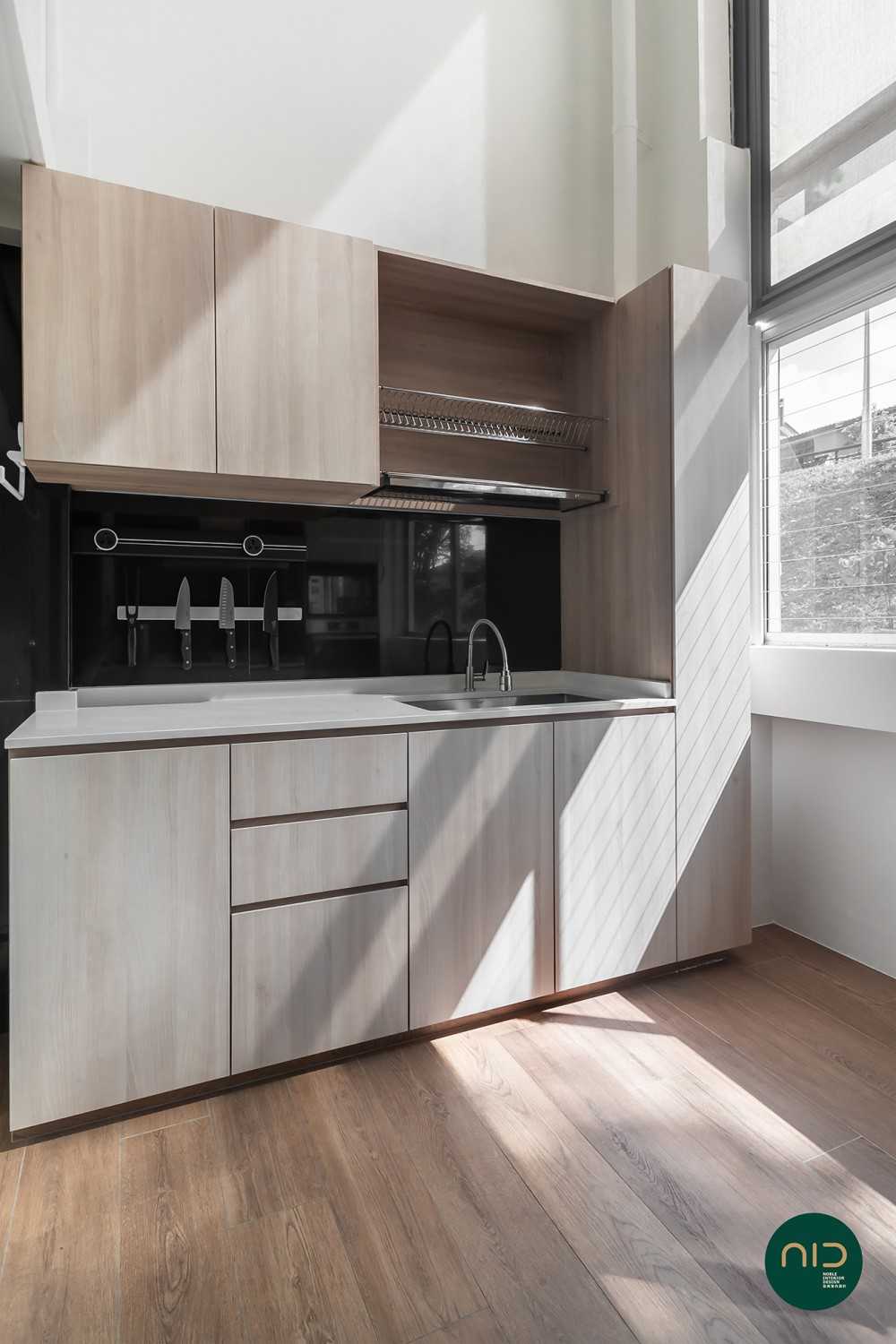 Modern Kitchen with Countertop and Window Grille