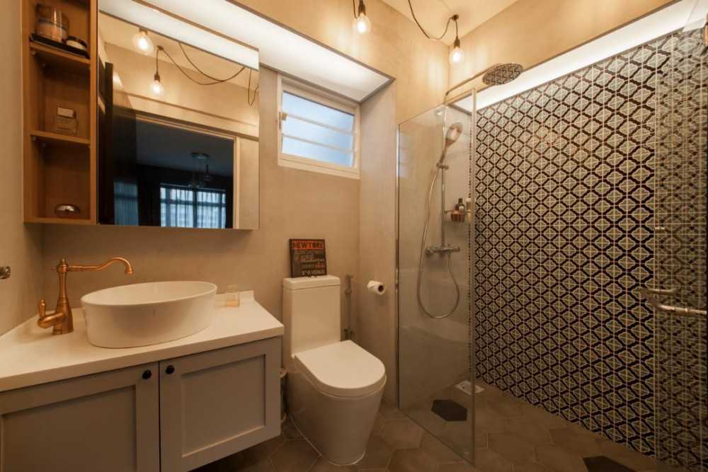 Eclectic Bathroom with Mirror and Rainshower