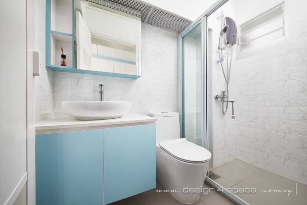 Contemporary Bathroom with Homogeneous Tiles and Parquet Floor