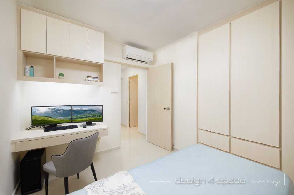 Contemporary Kitchen with Vinyl Flooring and Homogeneous Tiles