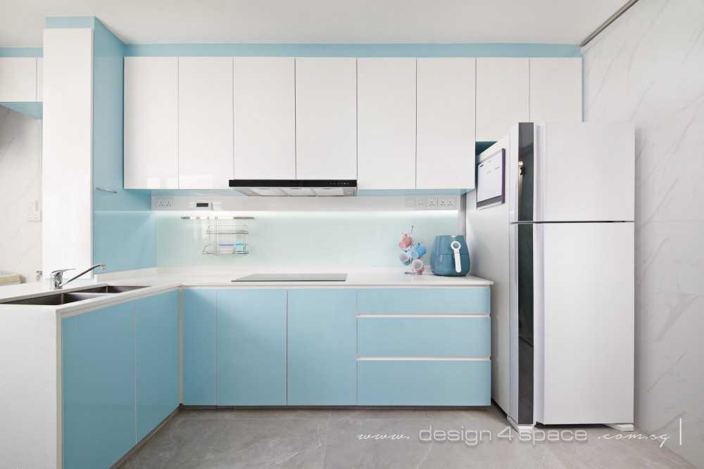Contemporary Kitchen with Vinyl Flooring and Homogeneous Tiles