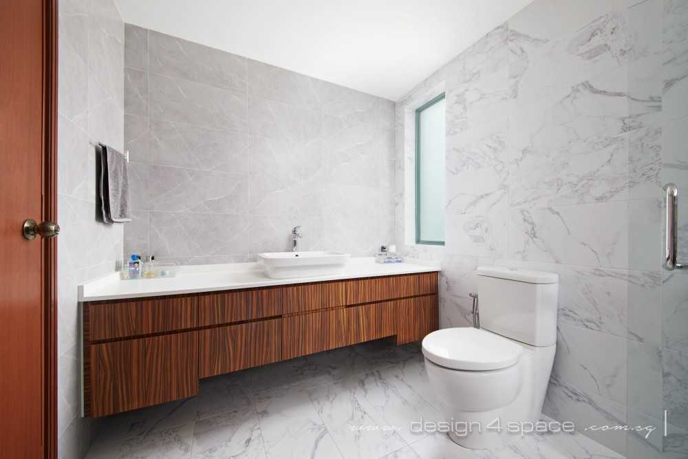 Contemporary Bathroom with Homogeneous Tiles and Mirror