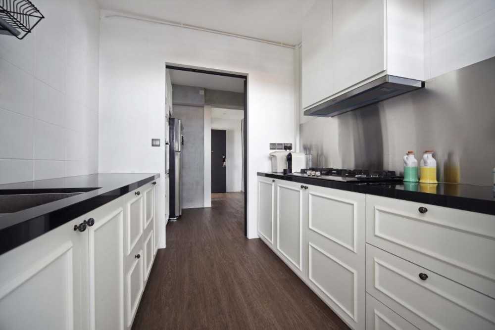 Industrial Kitchen with Kitchen Backsplash and Kitchen Cabinets