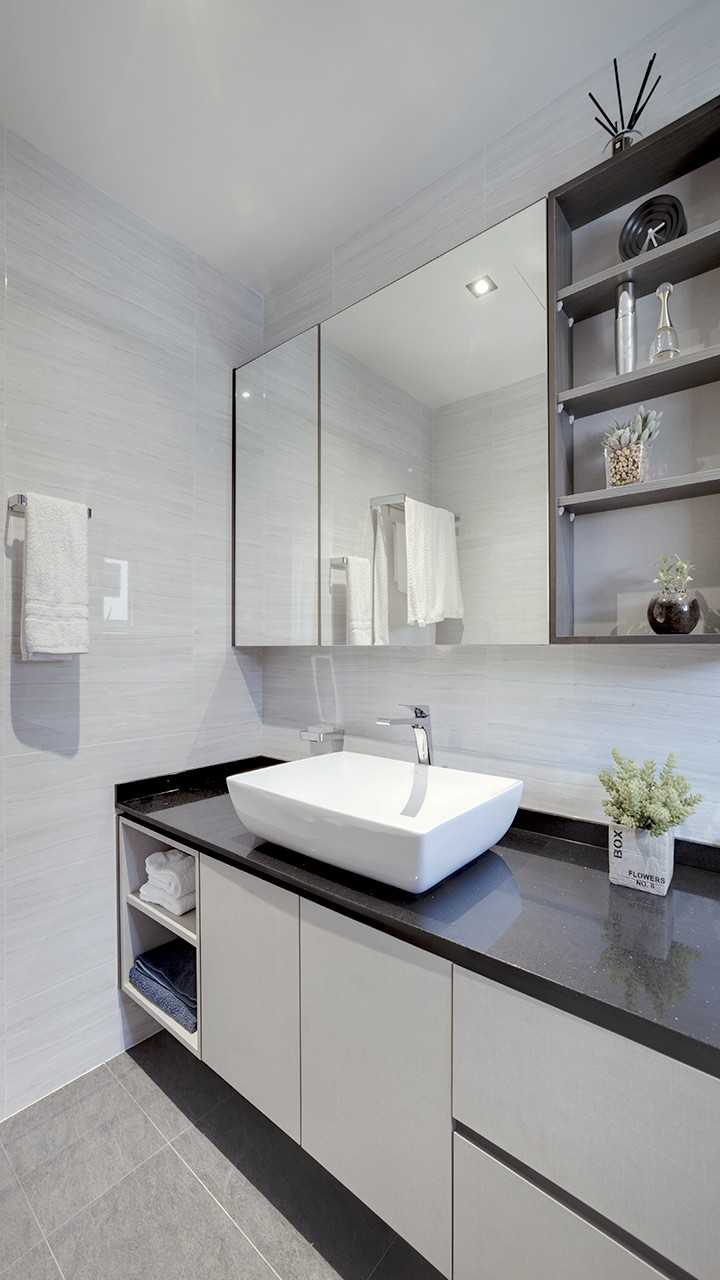 Scandinavian Bathroom with Mirror and Vanity Counter