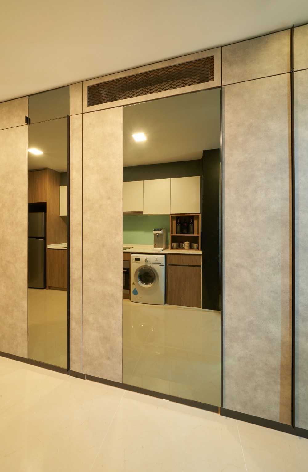Modern Kitchen with Countertop and Kitchen Backsplash