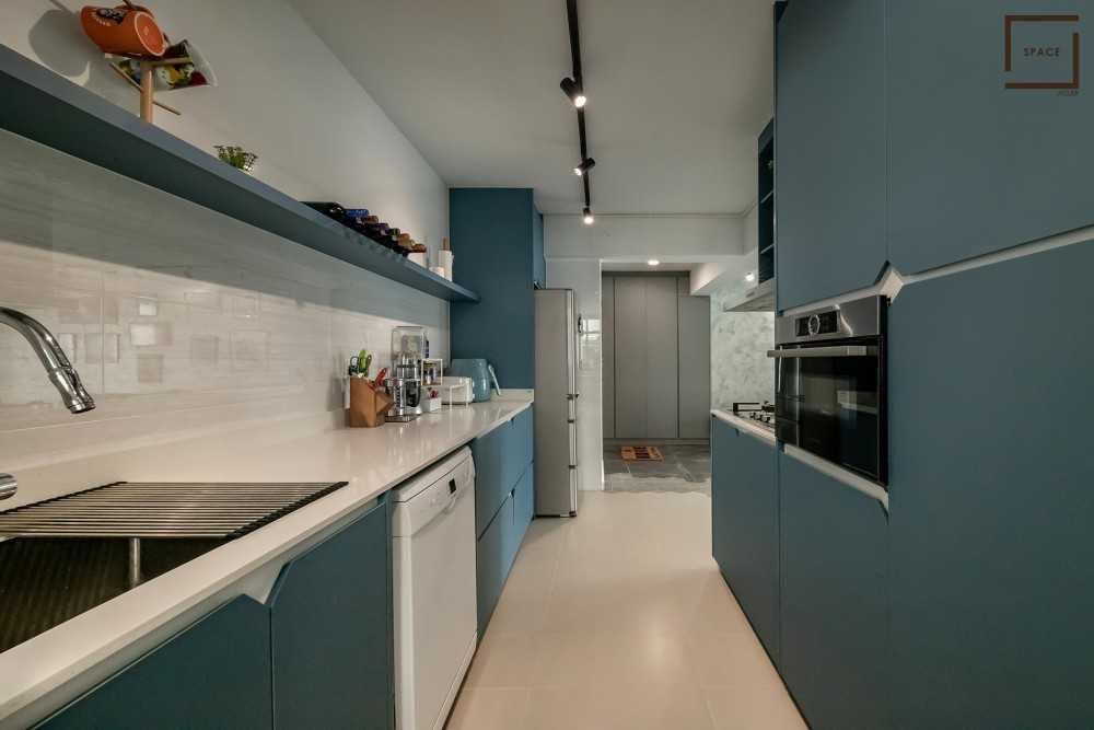 Modern Kitchen with Cupboard and Open Kitchen