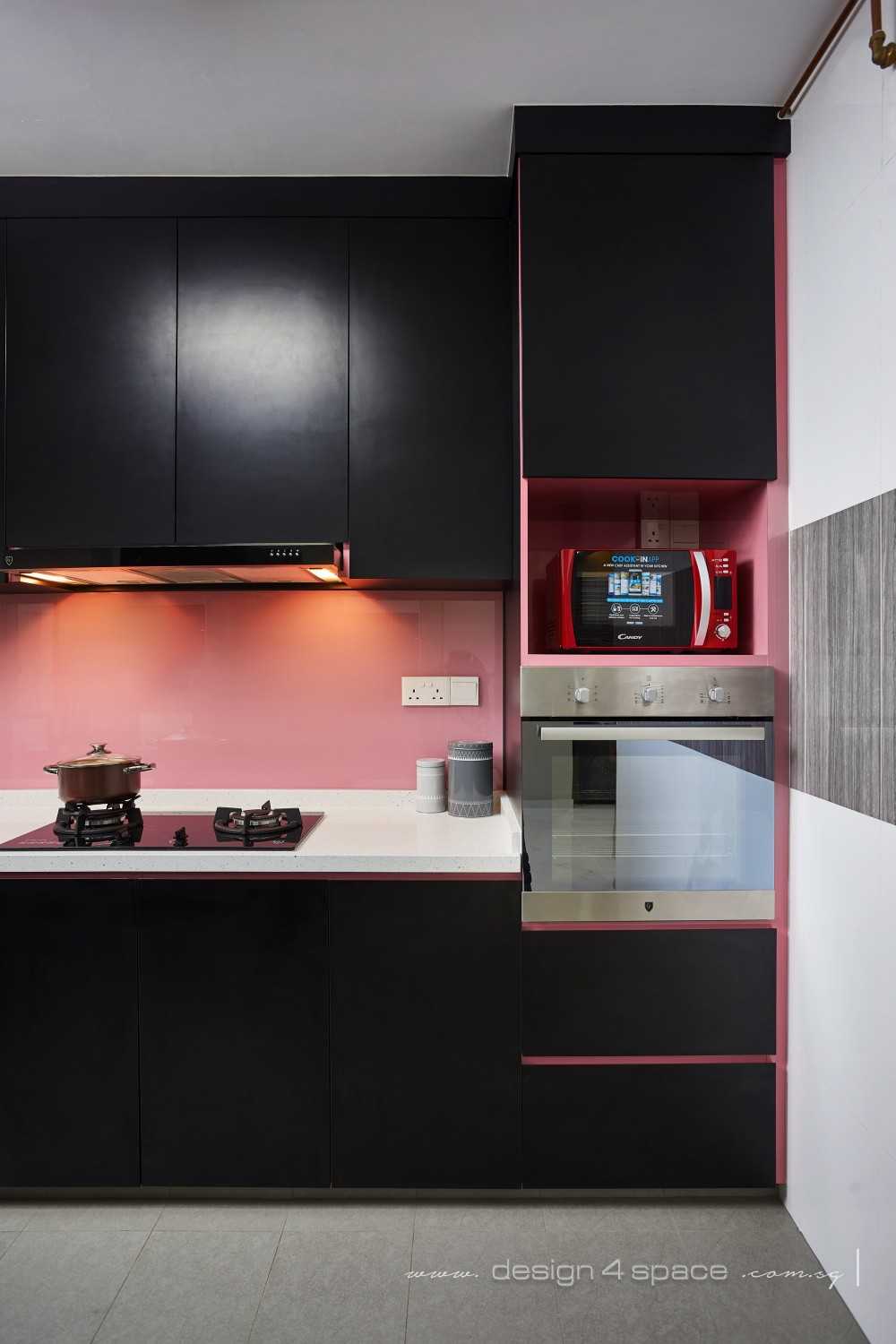 Contemporary Kitchen with Open Kitchen and Kitchen Backsplash