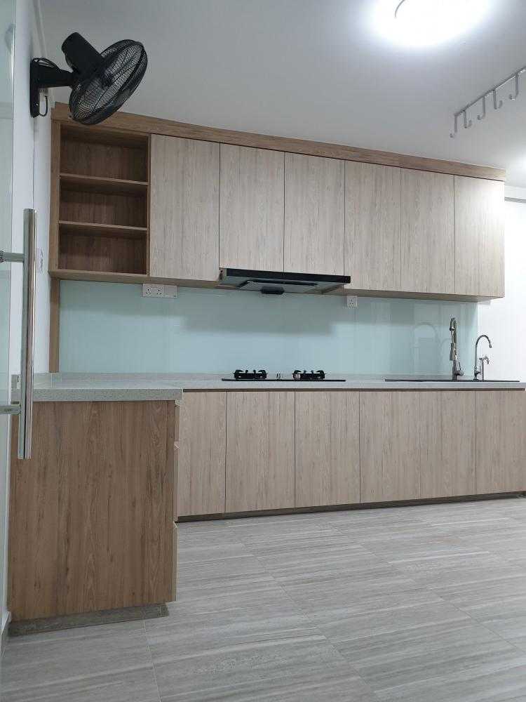 Contemporary Kitchen with Countertop and Homogeneous Tiles