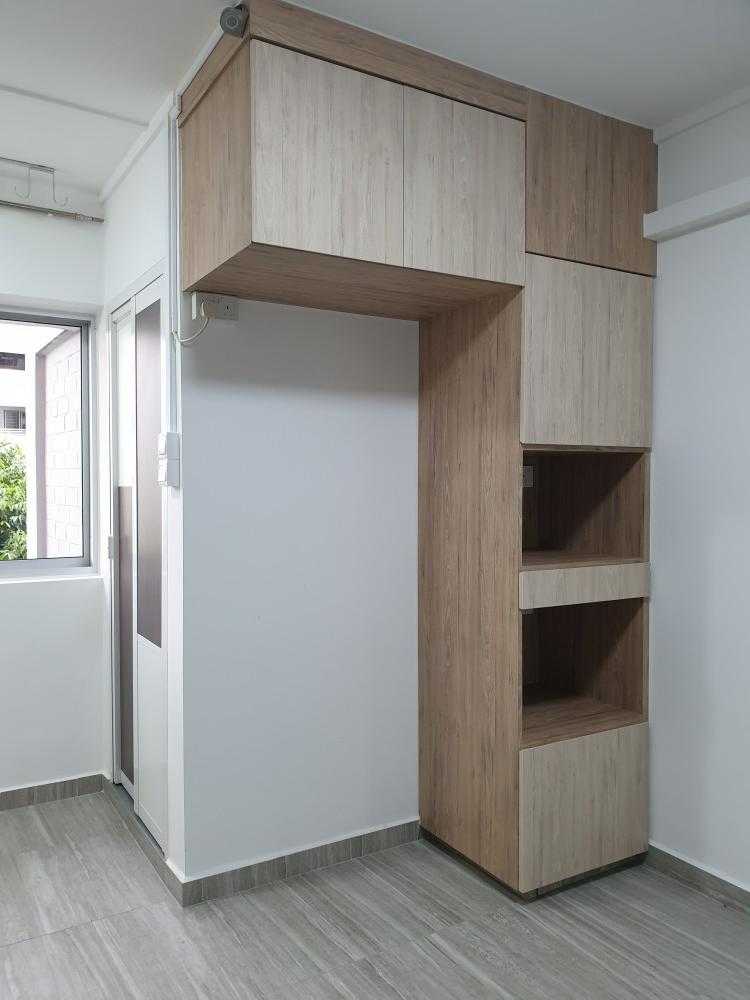 Contemporary Kitchen with Homogeneous Tiles and Kitchen Cabinets