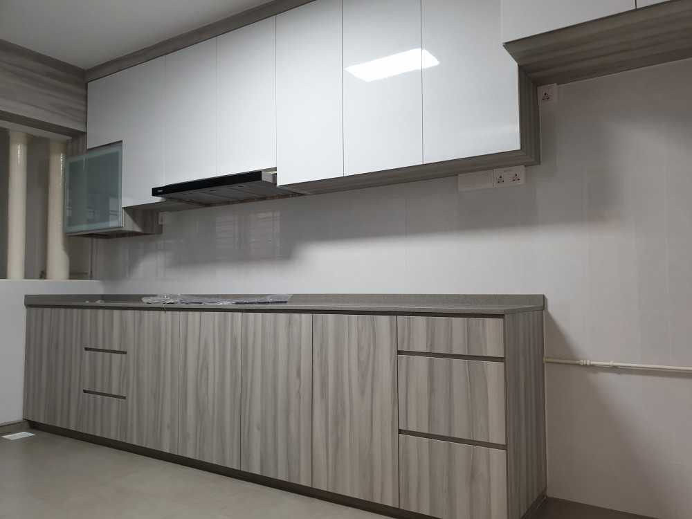 Contemporary Kitchen with Countertop and Homogeneous Tiles