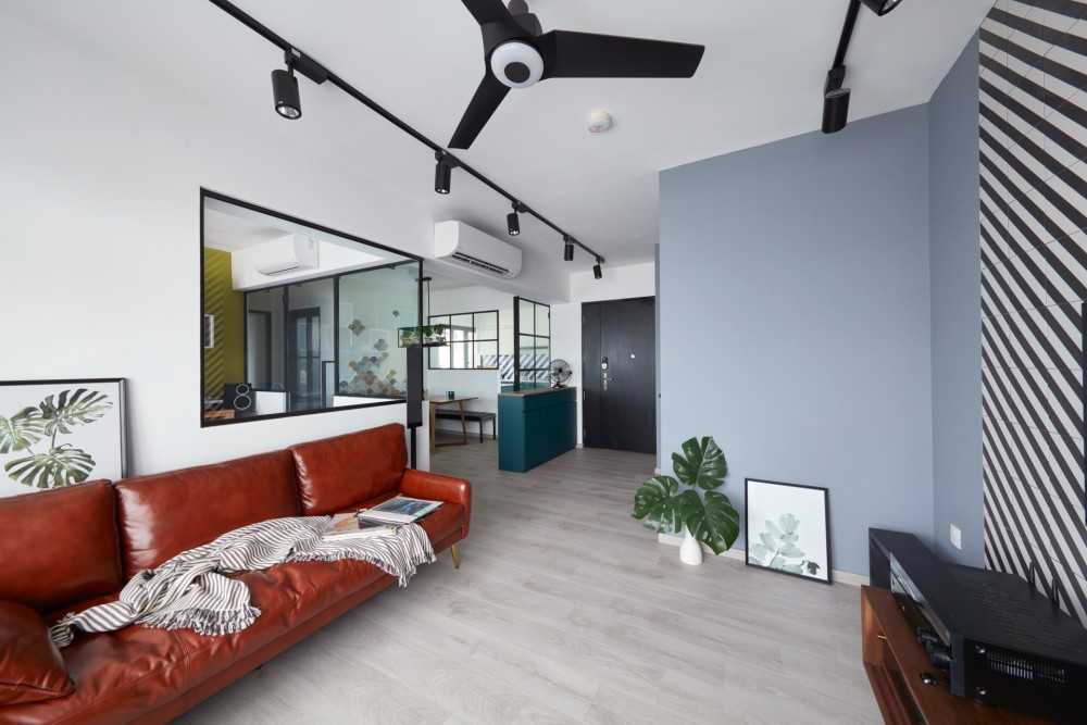 Vintage Living Room with Ceiling Fan and Sofa