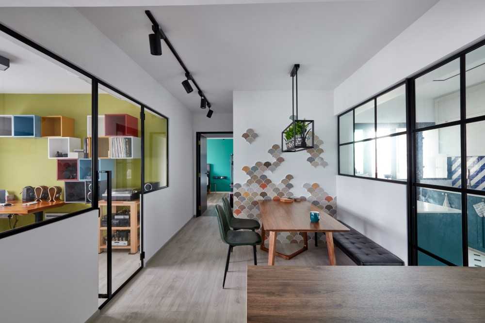 Vintage Dining Room with Dining Table and Dining Chairs
