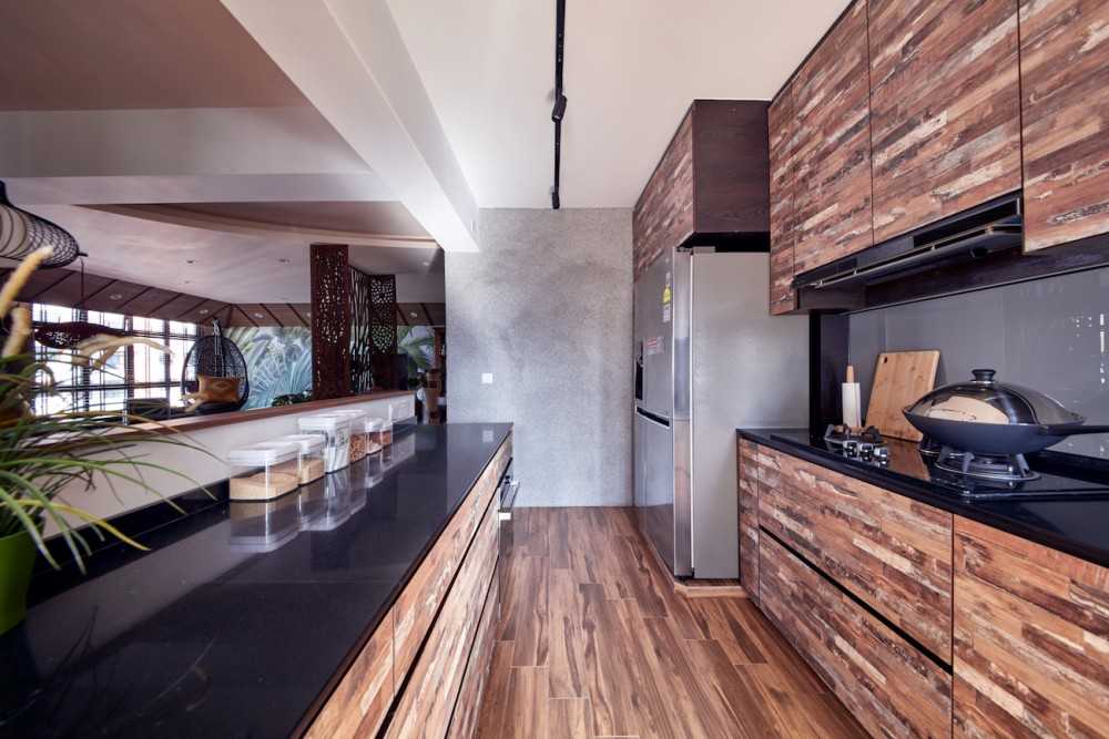Country Kitchen with Wood Flooring and Kitchen Backsplash