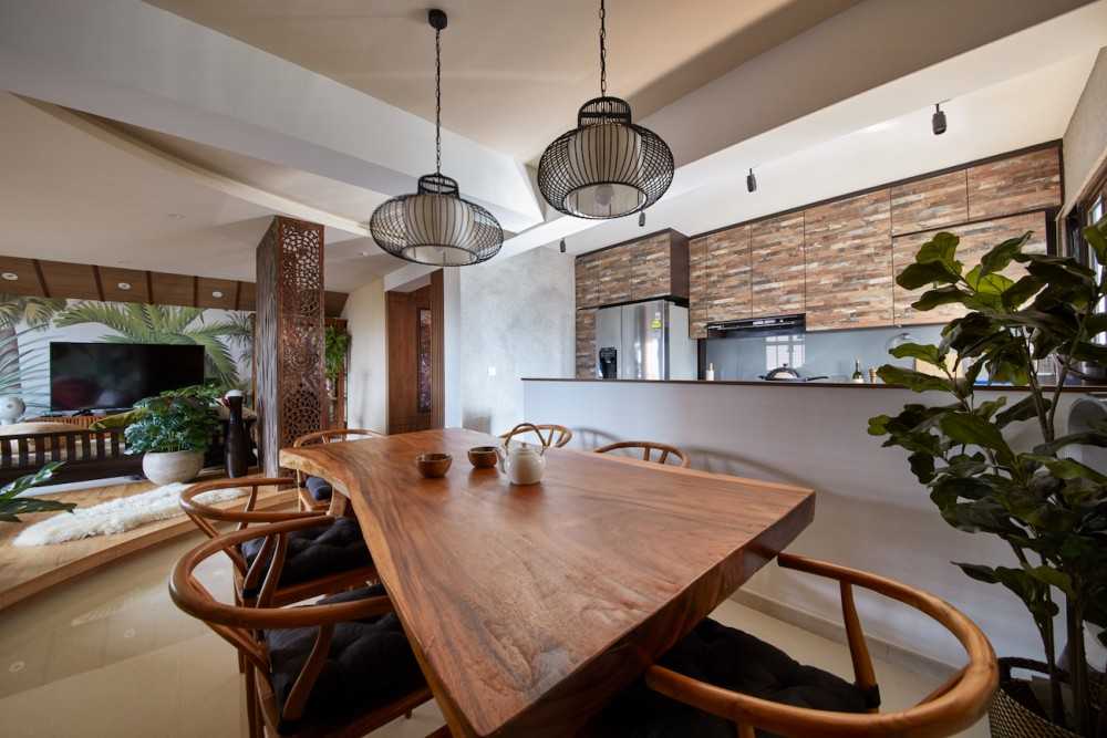 Country Dining Room with Dining Table and Dining Chairs