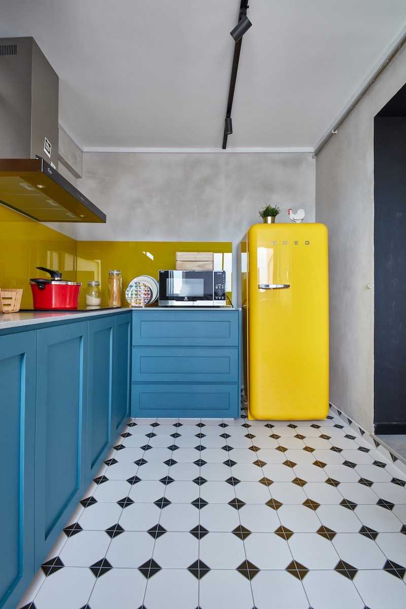 Contemporary Kitchen with Kitchen Backsplash and Kitchen Accessories