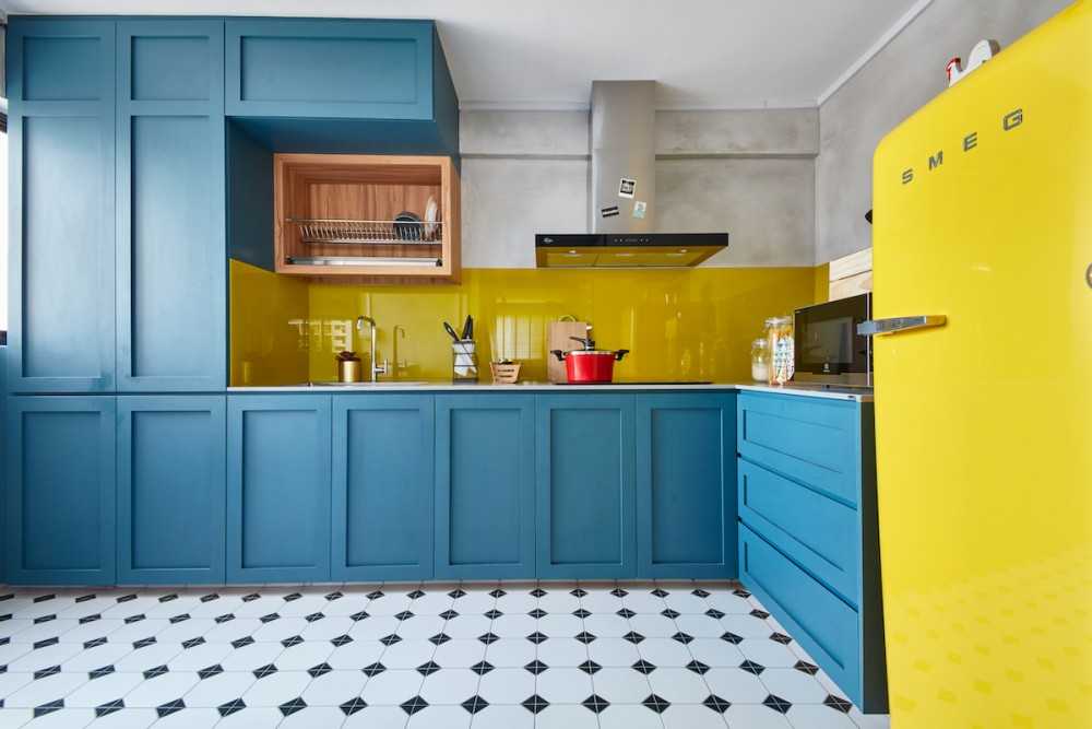 Contemporary Kitchen with Kitchen Backsplash and Kitchen Tap
