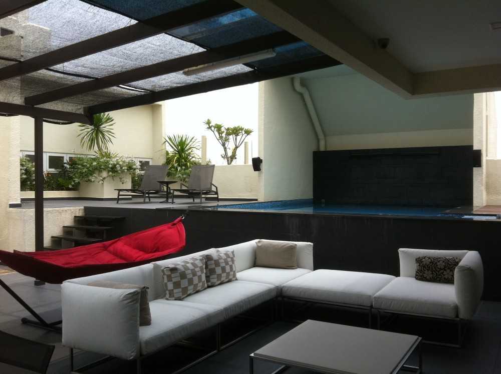 Modern room at Mount Sanai by Millwood Pte Ltd Hometrust