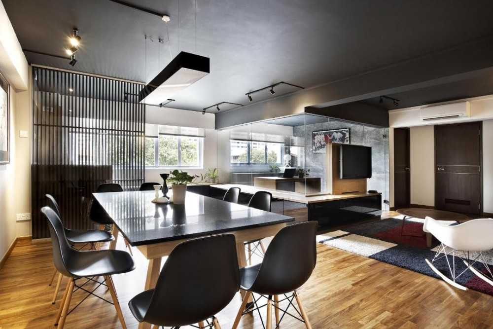 Contemporary Dining Room with Dining Table and Dining Chairs