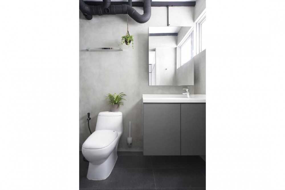 Scandinavian Bathroom with Mirror and Bathroom Storage