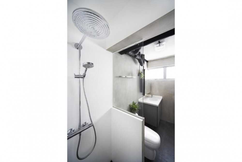 Scandinavian Balcony with Rainshower and Showers