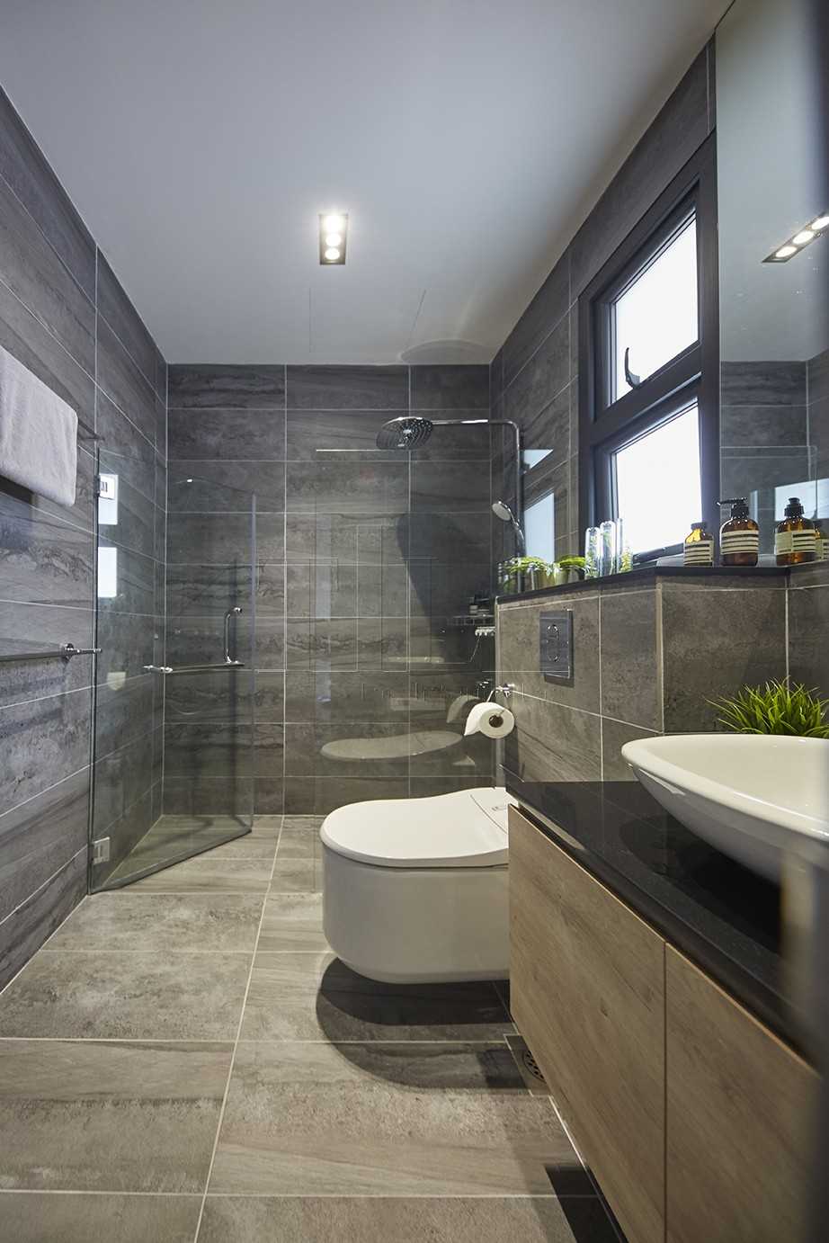 Contemporary Bathroom with Mirror and Shower Screen