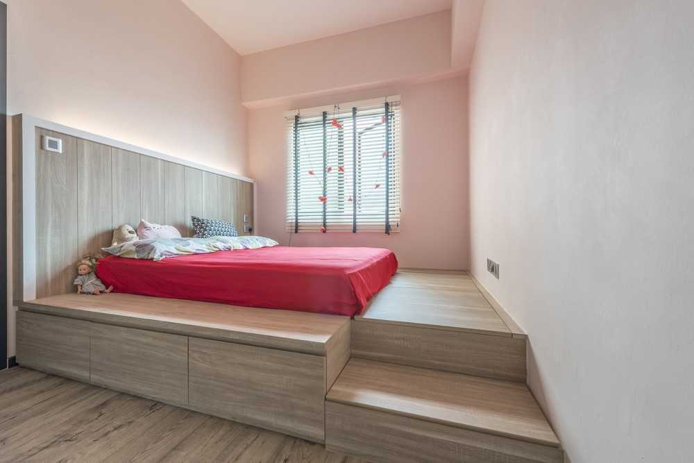 Contemporary Bedroom with Platform Bed and Vinyl Flooring