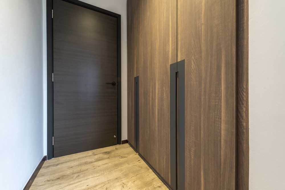 Contemporary Bedroom with Vinyl Flooring and Wardrobe