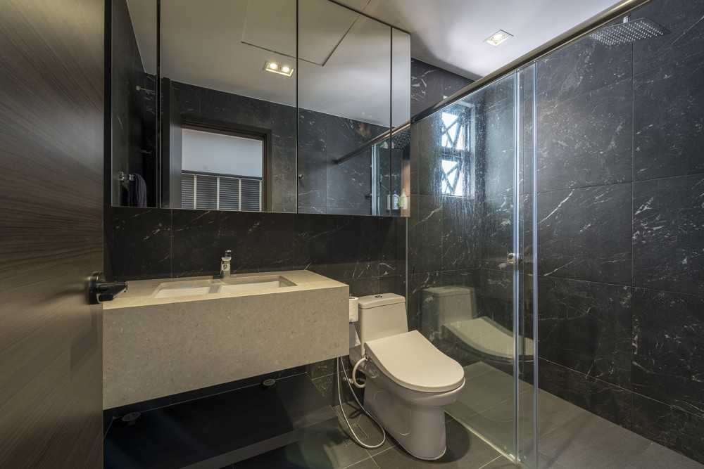 Contemporary Bathroom with Countertop and Homogeneous Tiles