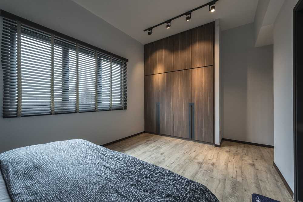 Contemporary Bedroom with Vinyl Flooring and Wardrobe