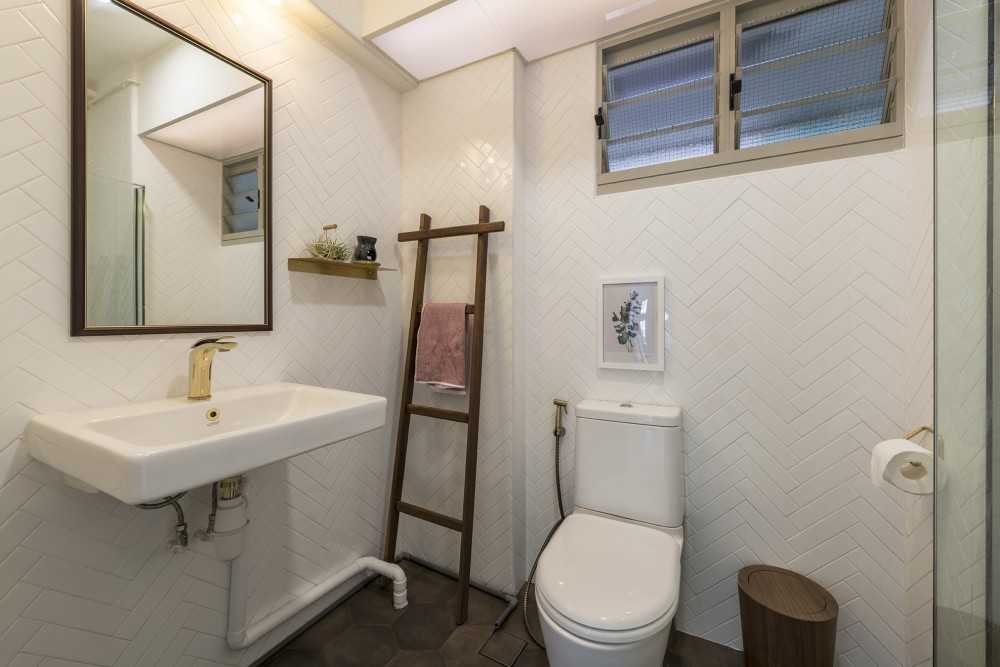 Scandinavian Bathroom with Herringbone Tiling and Mirror