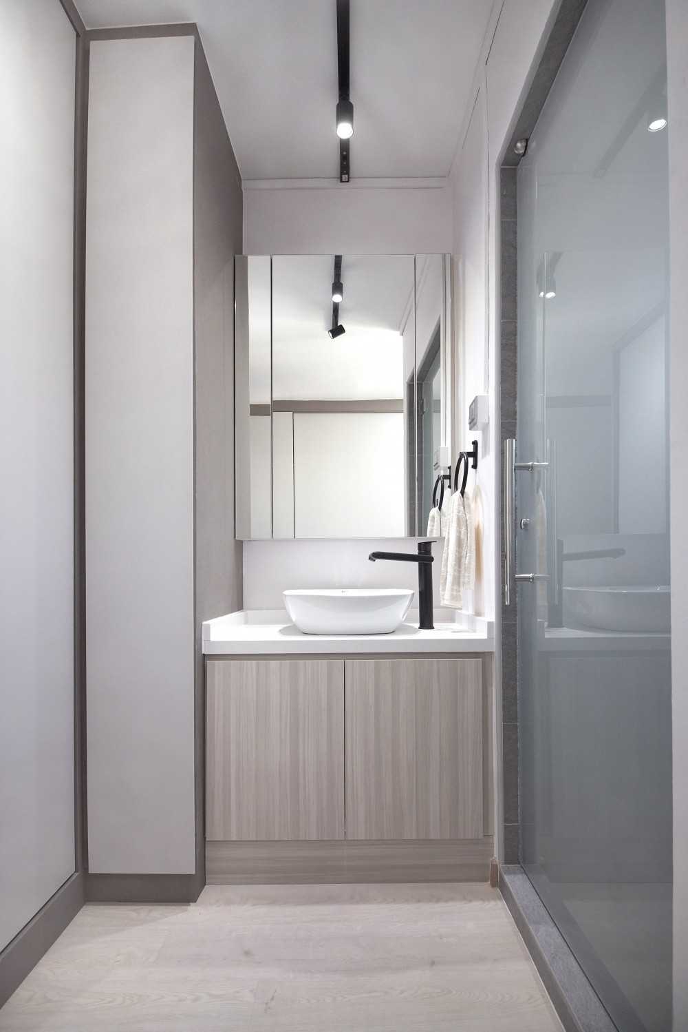 Contemporary Bathroom with Countertop and Vinyl Flooring