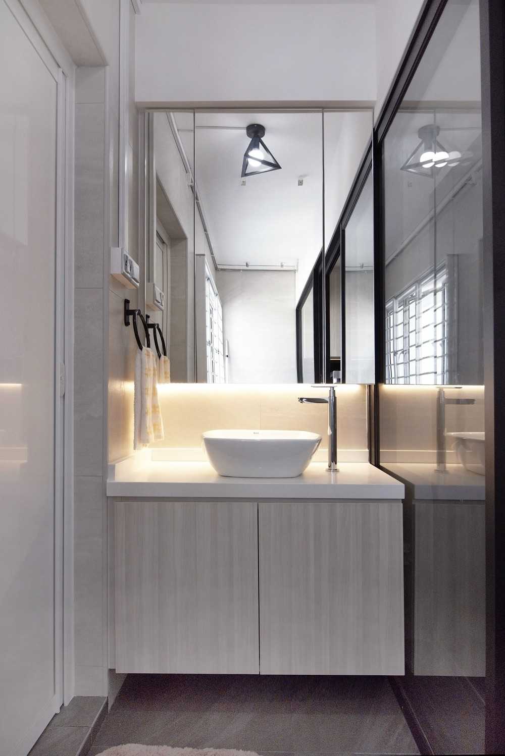 Contemporary Bathroom with Countertop and Mirror