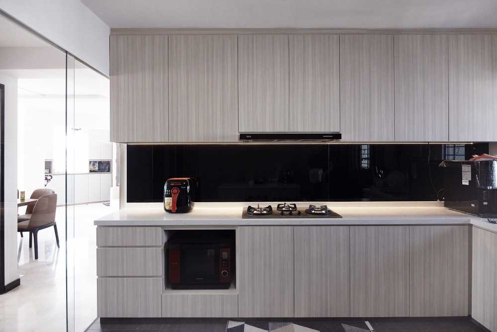 Contemporary Kitchen with Countertop and Homogeneous Tiles