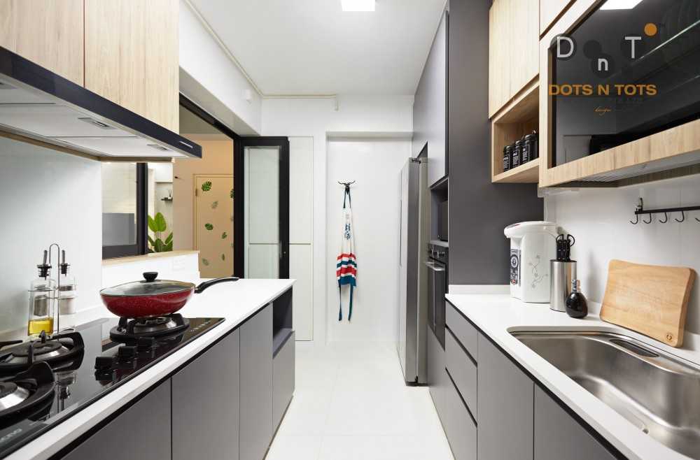 Minimalist Kitchen with Wood Flooring and Kitchen Window