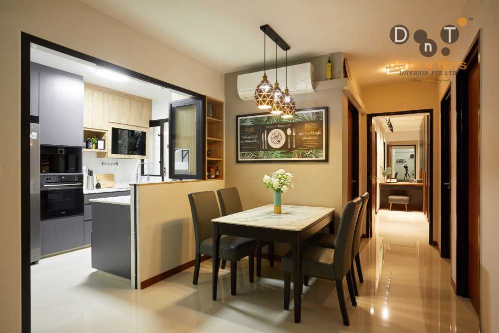 Minimalist Dining Room with Dining Table and Dining Chairs